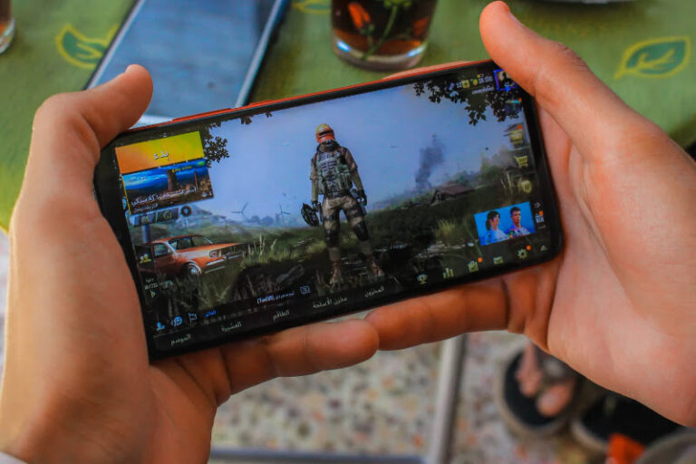 Man playing COD on a smartphone