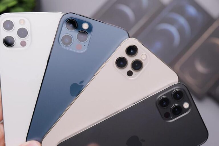 4 iPhones in different colors